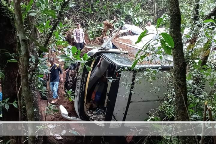 Kecelakaan maut telah terjadi di Jalan Raya Sarangan, Magetan, Jawa Timur (Jatim) Minggu (4/12/2022) Siang. 