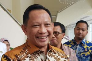 Heboh 100 pulau di Maluku mau dijual, Menteri Dalam Negeri Tito Karnavian menyebut PT Leadership Islands Indonesia (LII) melelang Kepulauan Widi untuk mencari investor asing, bukan untuk menjualnya.