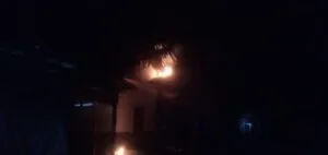 Dalam sepekan, di Ciamis telah terjadi di dua lokasi kebakaran. Foto : Api Membakar rumah warga di Lakbok Ciamis. Wisnu wicaksono