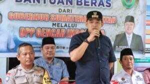 Gubernur Bagikan Sembako Untuk Masyarakat Sumsel