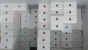 Kericuhan di pabrik iPhone di China berdampak buruk bagi Apple. Puluhan ribu karyawan berbondong-bondong tinggalkan pabrik.