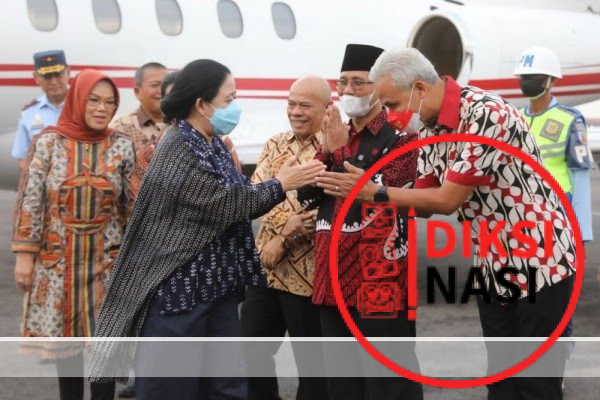 Ketua DPR RI Puan Maharani mengatupkan tangannya untuk berjabat tangan dengan Gubernur Jateng Ganjar Pranowo yang tampak sedikit menunduk. (Diksinasi/Dok Humas Pemprov Jateng)