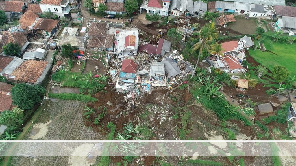 Foto udara Kampung Cisarua, Desa Sarampad, Kecamatan Cugenang. Tangkapan layar dari vsi.esdm.go.id