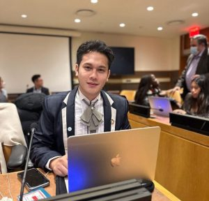 Menjadi Mojang Jajaka Ciamis, adalah gerbang awal prestasi bagi dirinya. Deris Nagara Pemuda Ciamis yang dapat beasiswa gratis do Newyork AS. foto : Instagram @Derisnagara