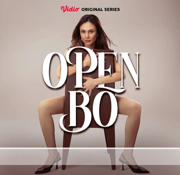 Poster bertuliskan Open BO dengan pose seksi seperti tak mengenakan busana dari artis cantik Wulan Guritno. Foto : instagram/ @wulanguritno