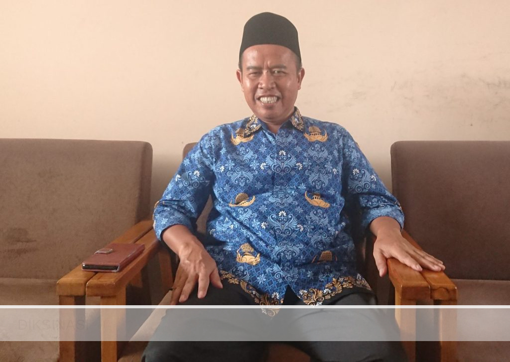 Kepala Sekolah SMAN 1 Ciamis, Suarman Guntara, Bangga Atas Torehan Prestasi Gilang serta Izmir. Gambar: Istimewa Diksinasi