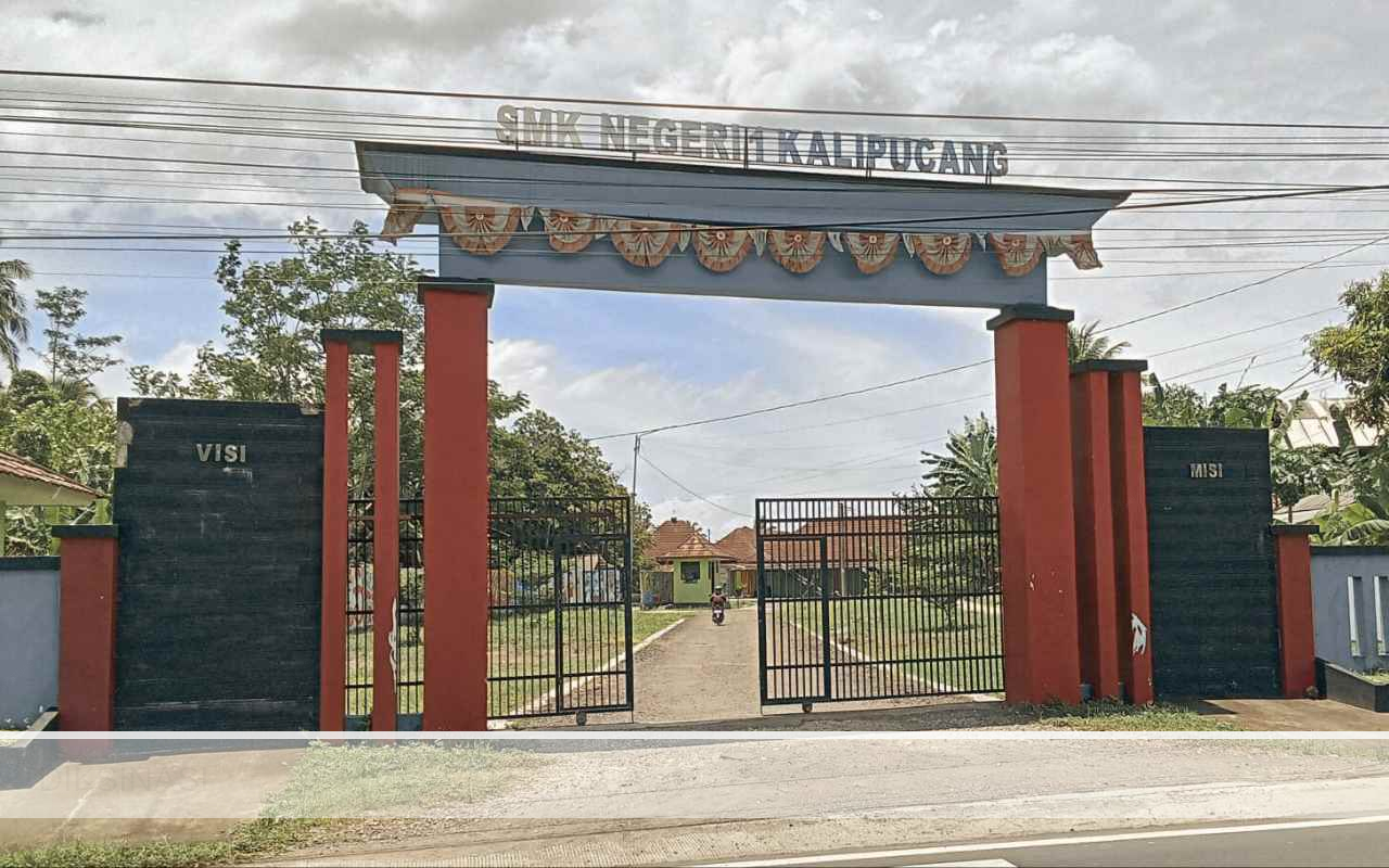 SMKN 1 Kalipucang Gunduli 10 Siswa, Timbulkan Kontroversi!