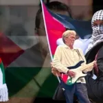 Eric Clapton Mainkan Gitar Berbendera Palestina di Konser Amal