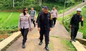 Angin Puting Beliung Robohkan Belasan Rumah di Jatinagara