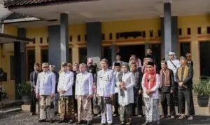 Ngarumat Lembur Cisontrol: Tanam Pohon aren dan Sawo Kecik