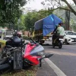 Tabrakan Cisaga Antara Motor Vs Truk Fuso, Pemotor Patah Kaki