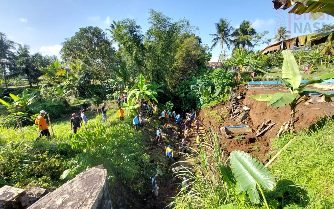 Bendung Nagawiru Longsor, Ratusan Warga Gotong Royong