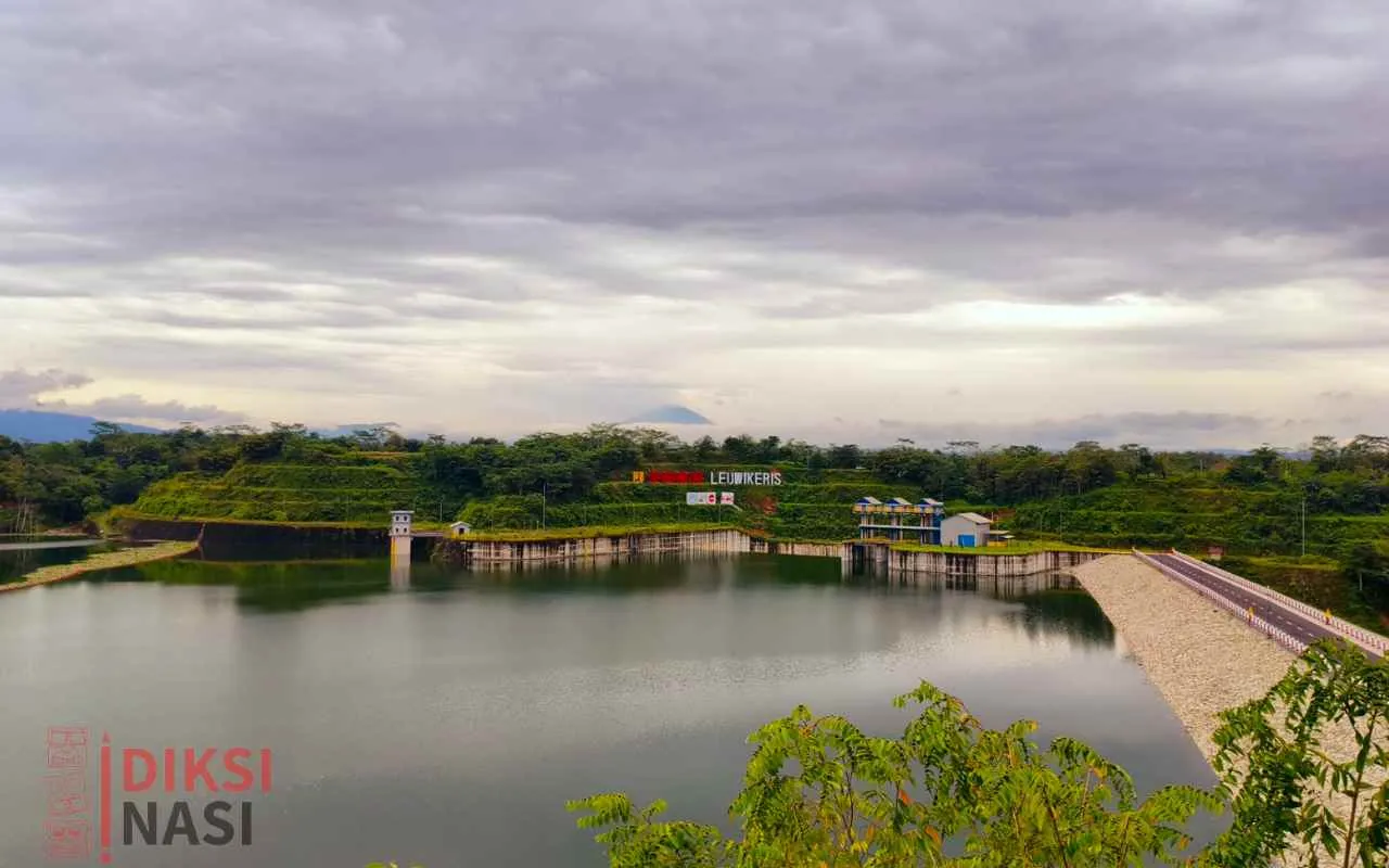 Tanam Pohon Leuwikeris, Unigal Konservasi Bukan Seremoni