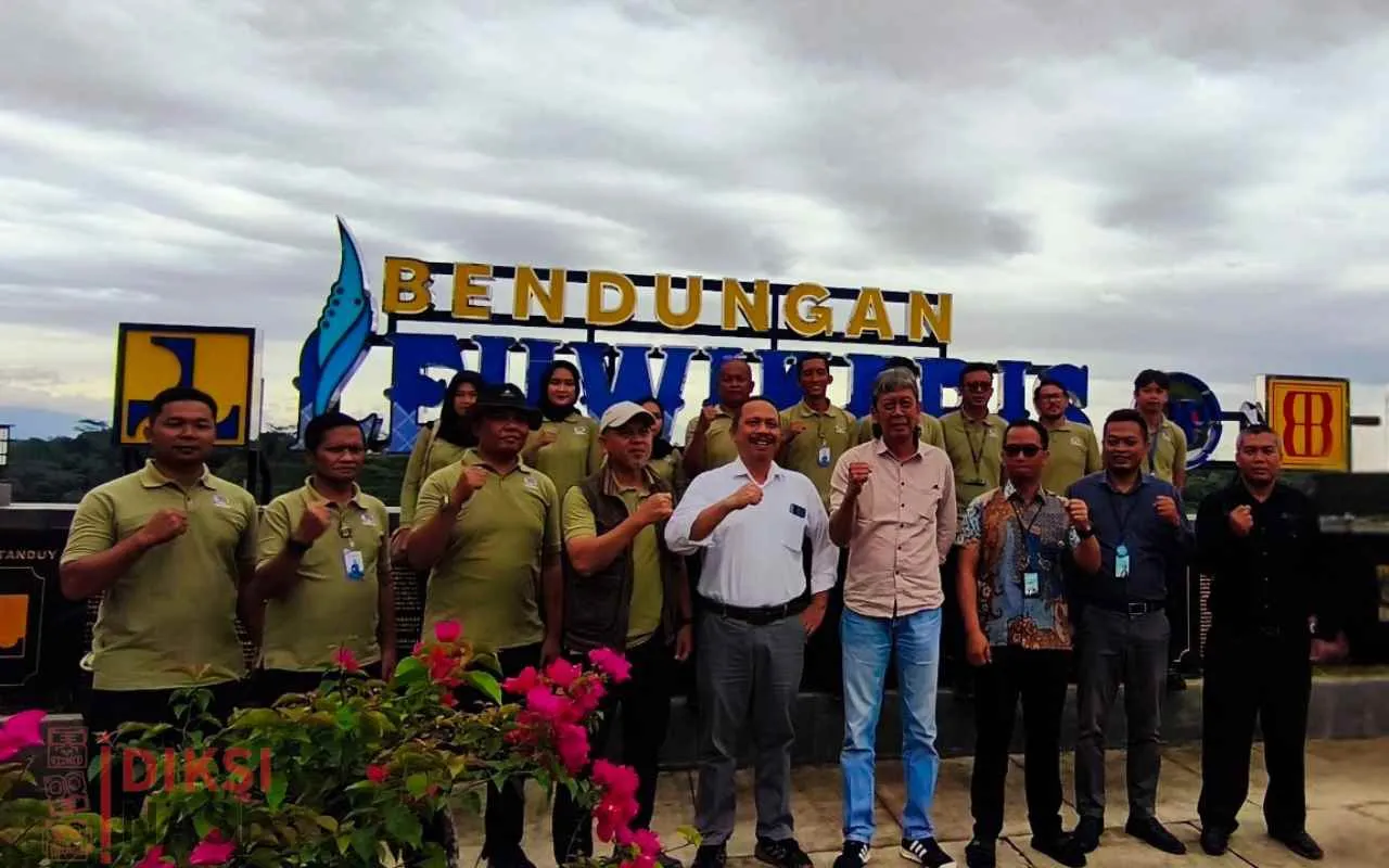Tanam Pohon Leuwikeris, Unigal Konservasi Bukan Seremoni